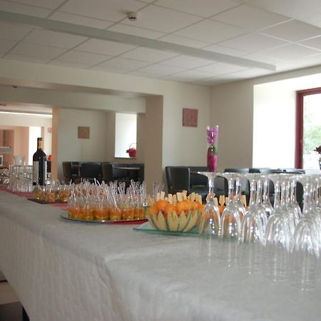 Gite Du Haut Cantal - Appartements Meubles Avec Kitchenette Et Chambres Sans Kitchenette Condat  Zewnętrze zdjęcie