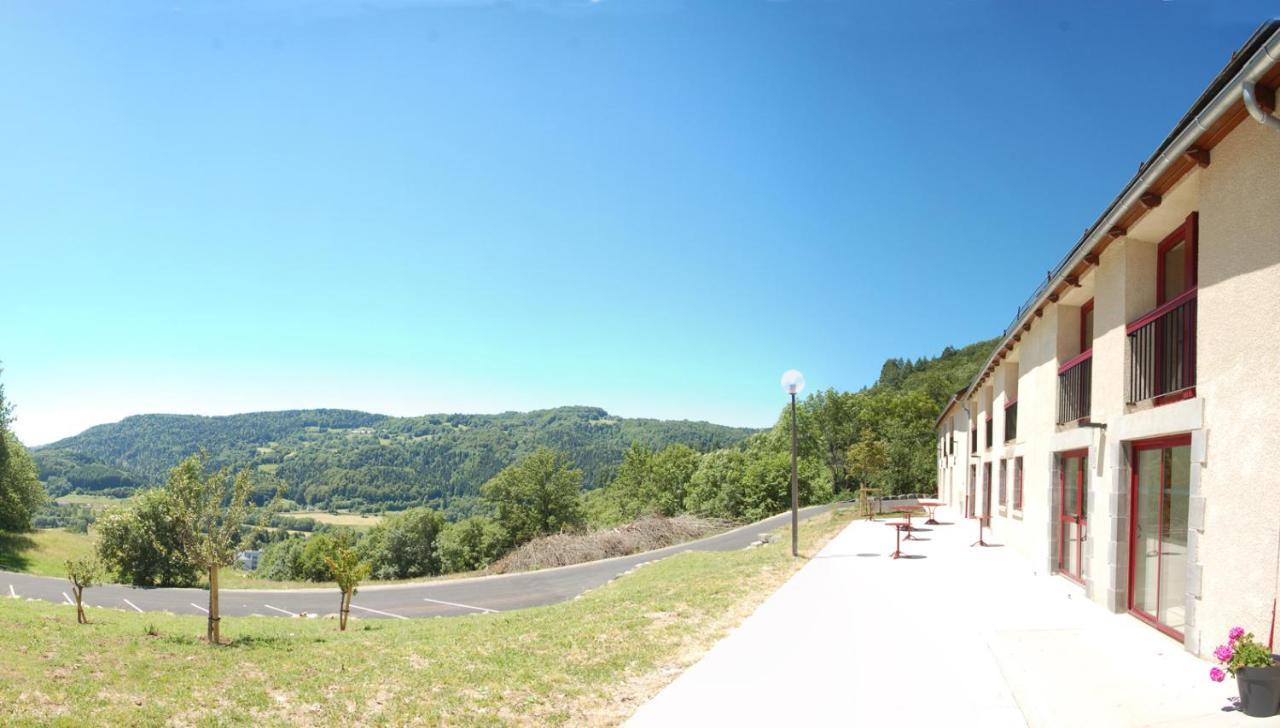 Gite Du Haut Cantal - Appartements Meubles Avec Kitchenette Et Chambres Sans Kitchenette Condat  Zewnętrze zdjęcie