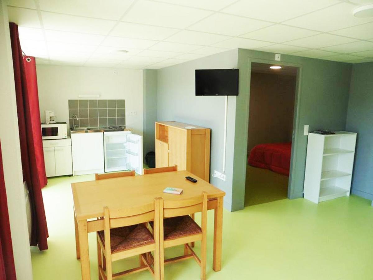 Gite Du Haut Cantal - Appartements Meubles Avec Kitchenette Et Chambres Sans Kitchenette Condat  Zewnętrze zdjęcie