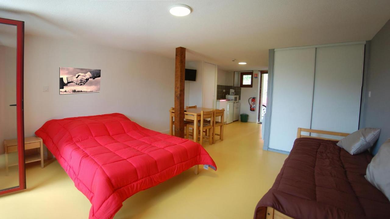 Gite Du Haut Cantal - Appartements Meubles Avec Kitchenette Et Chambres Sans Kitchenette Condat  Zewnętrze zdjęcie